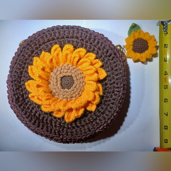 Sunflower Crochet Crossbody EUC - Picture 7 of 9